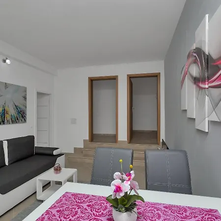 Petar * Макарська